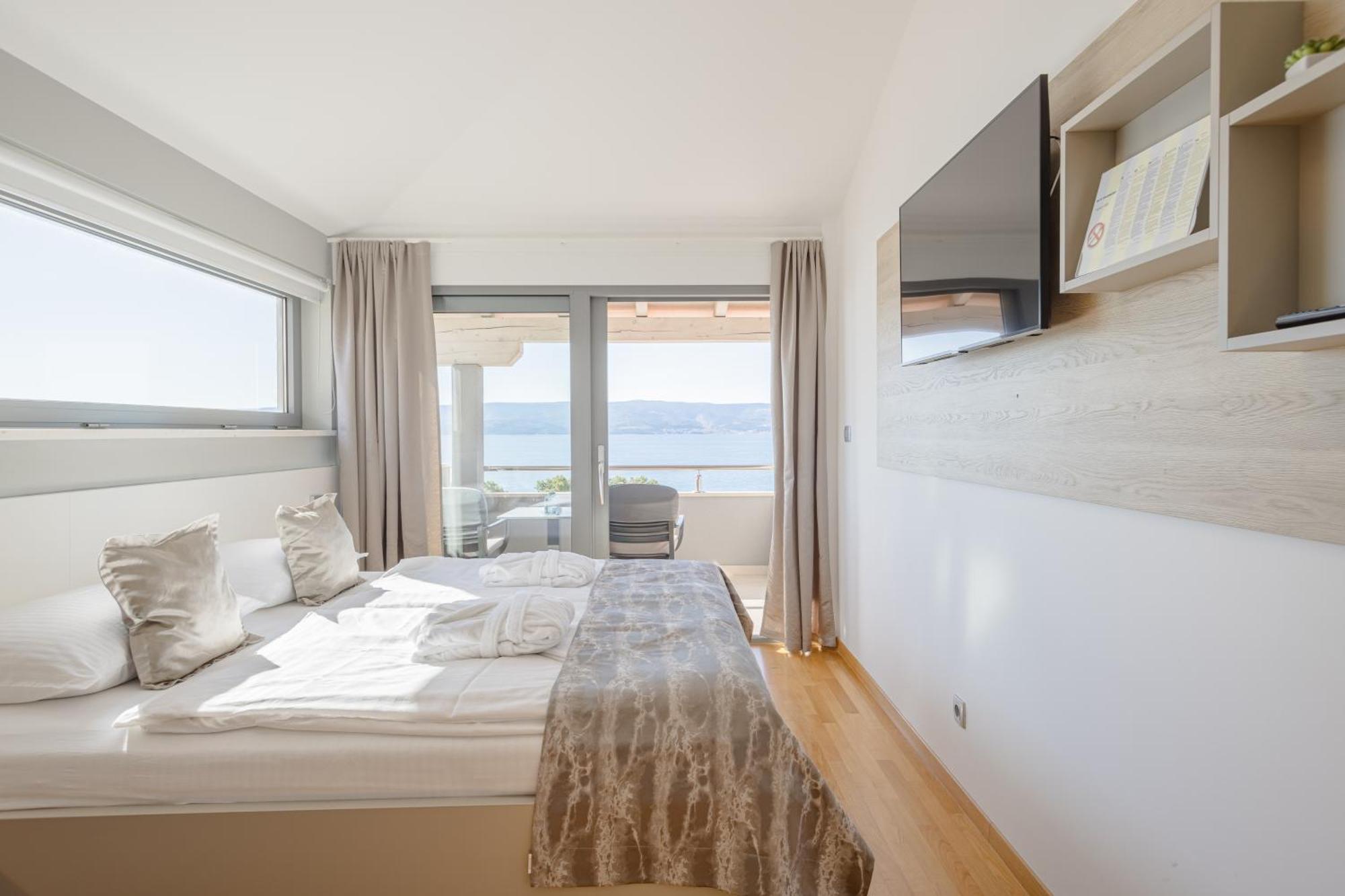 Rogac Rooms & Restaurant Omis Exterior photo
