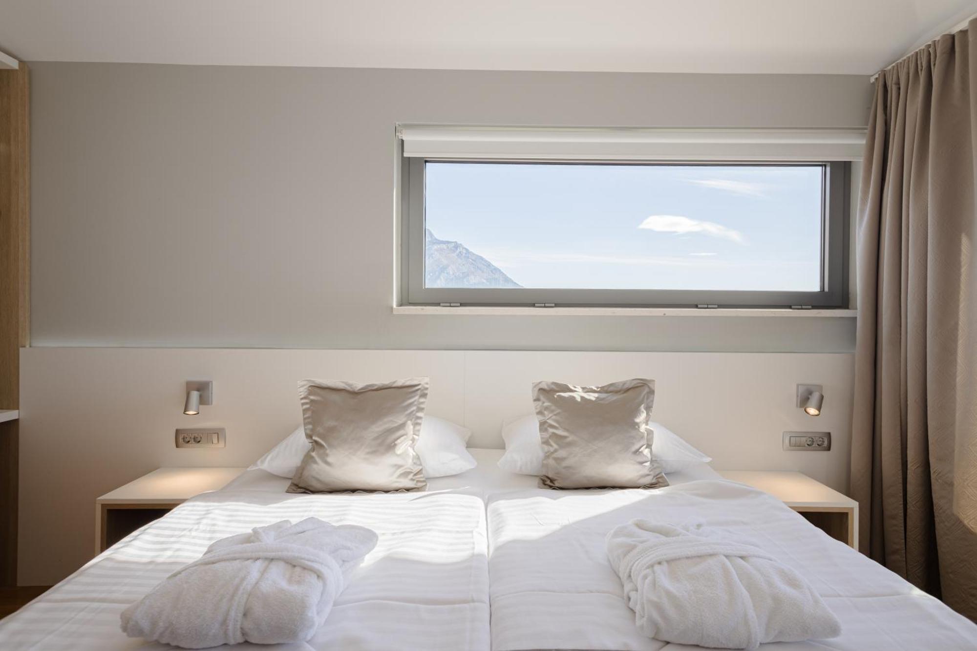 Rogac Rooms & Restaurant Omis Exterior photo