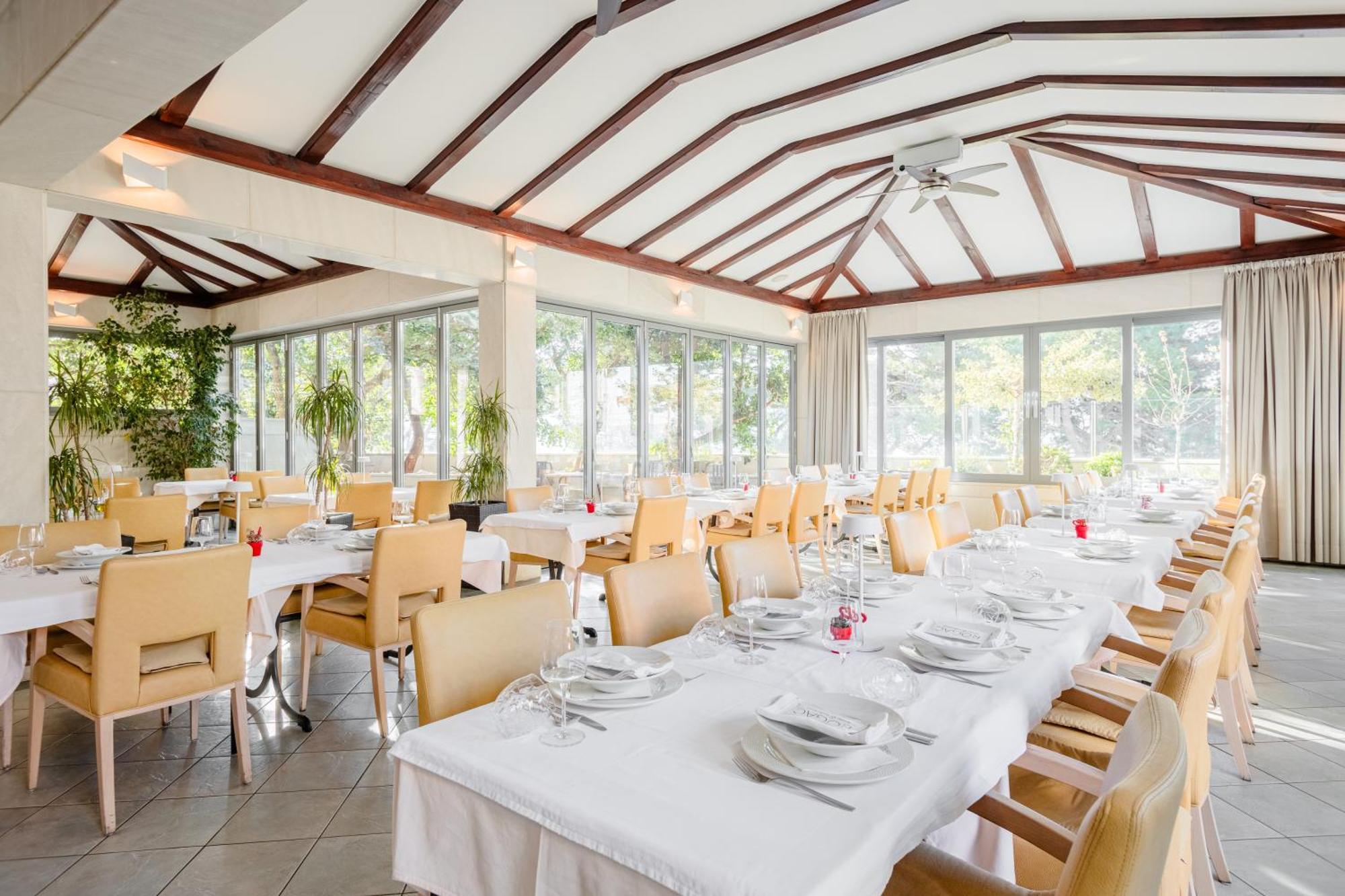 Rogac Rooms & Restaurant Omis Exterior photo