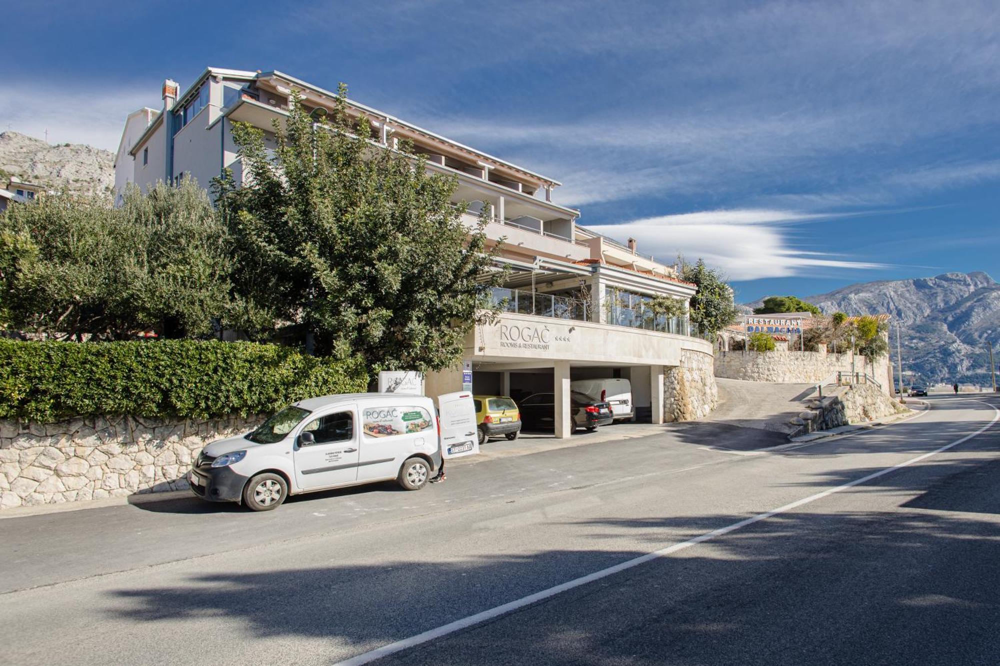 Rogac Rooms & Restaurant Omis Exterior photo