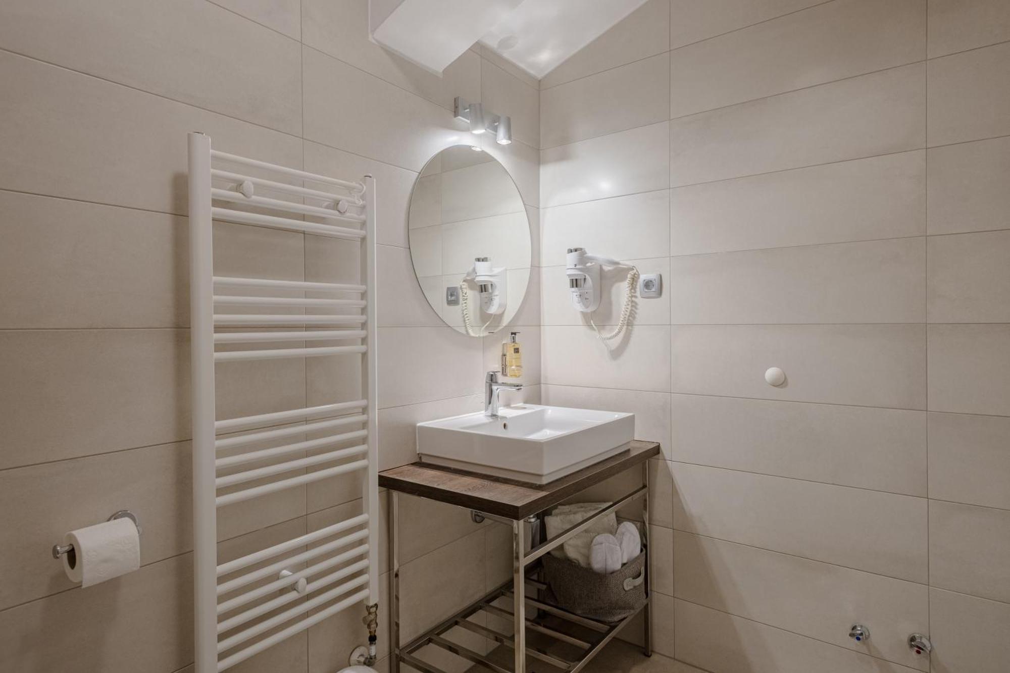 Rogac Rooms & Restaurant Omis Exterior photo