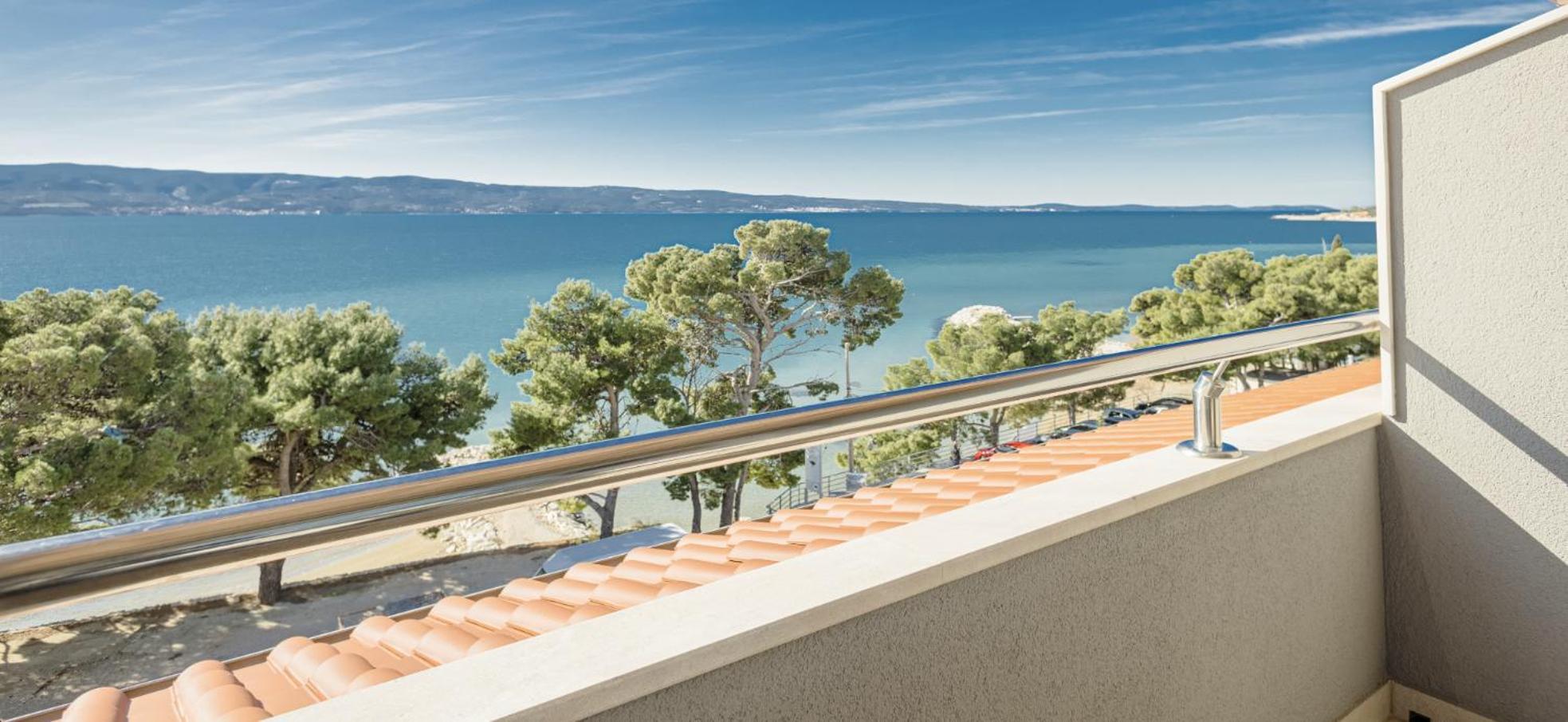 Rogac Rooms & Restaurant Omis Exterior photo