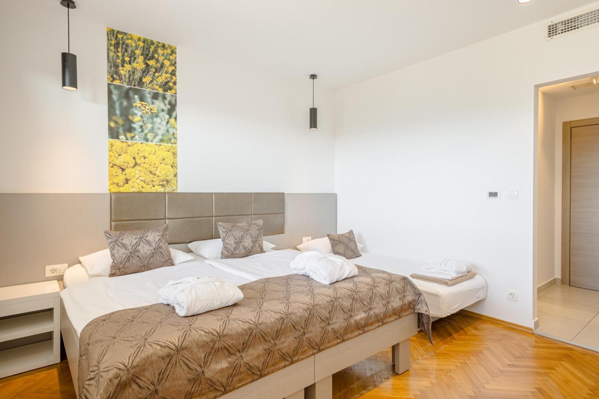 Rogac Rooms & Restaurant Omis Exterior photo