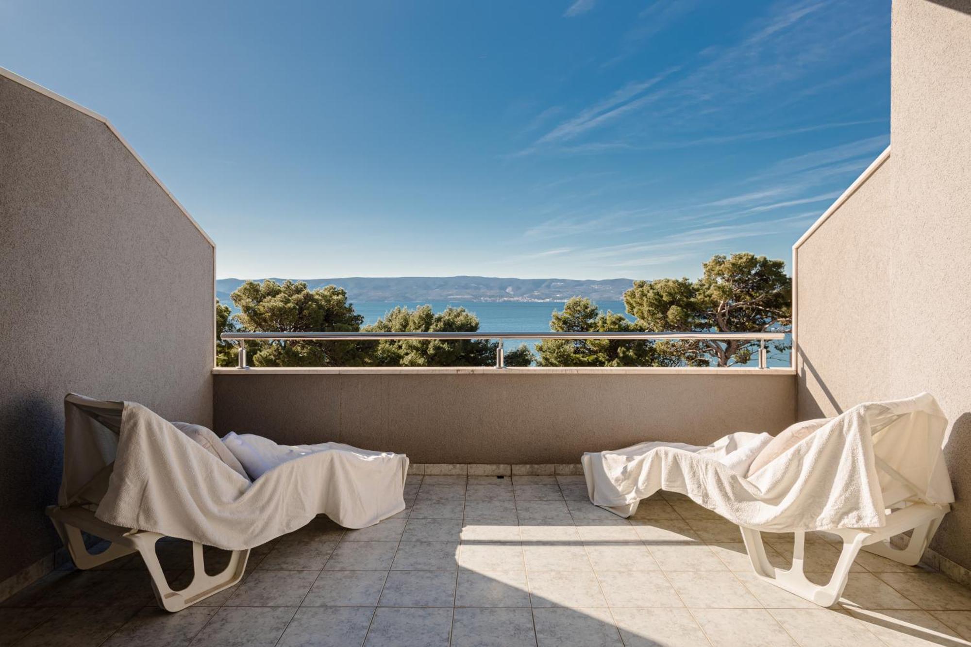 Rogac Rooms & Restaurant Omis Exterior photo