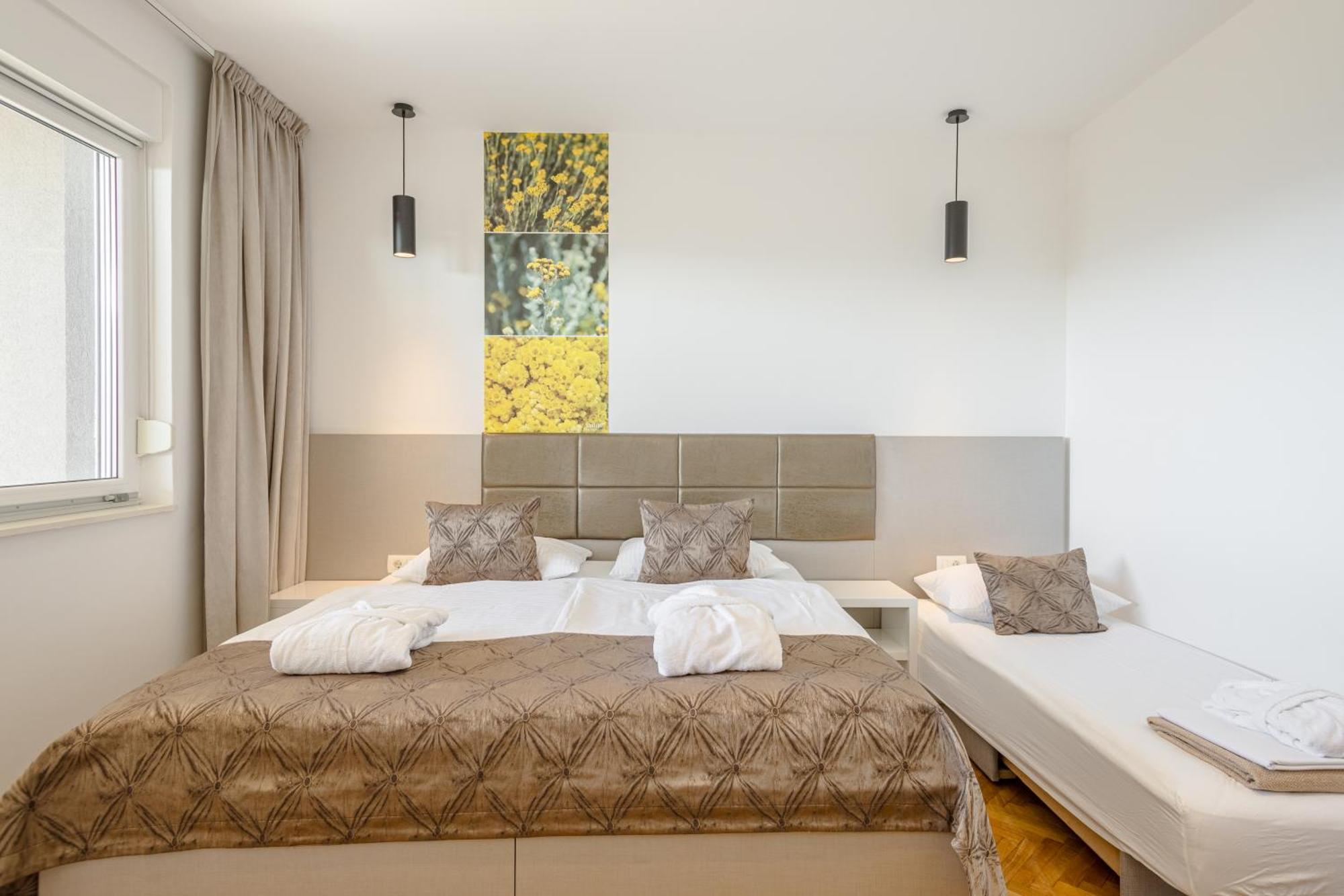 Rogac Rooms & Restaurant Omis Exterior photo