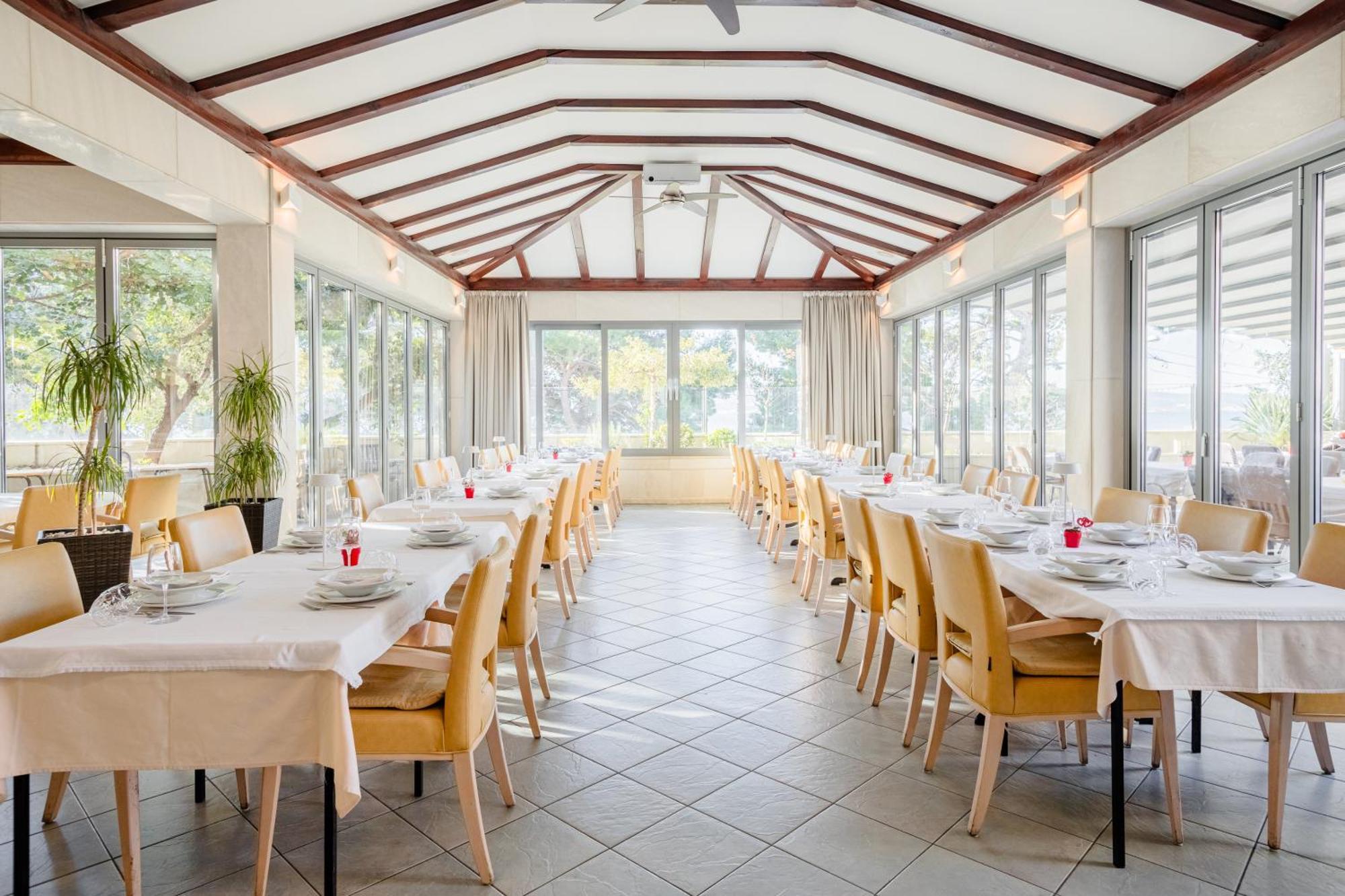 Rogac Rooms & Restaurant Omis Exterior photo